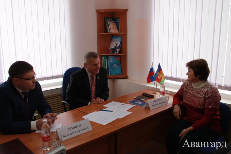  | Крыловчанам нужен свет, октябрьцам — тротуар, а шевченковцам — площадка
