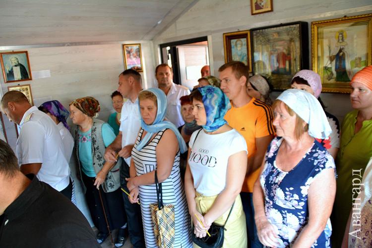 На службе в новой церкви.