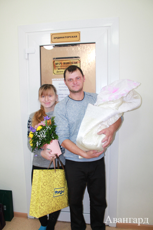 День матери Елена Чернявская и Антон Пронь встретили в новом статусе родителей. | Встретили праздник в новых статусах