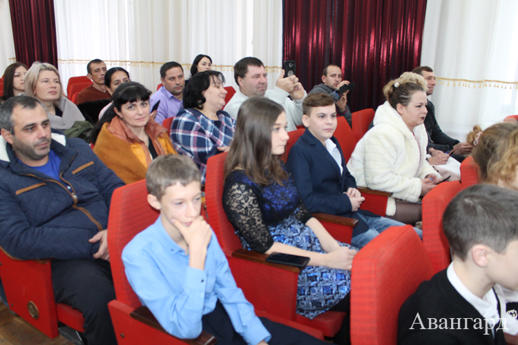 Вручение паспортов ко Дню Конституции – 2019 Вручение паспортов ко Дню Конституции – 2019