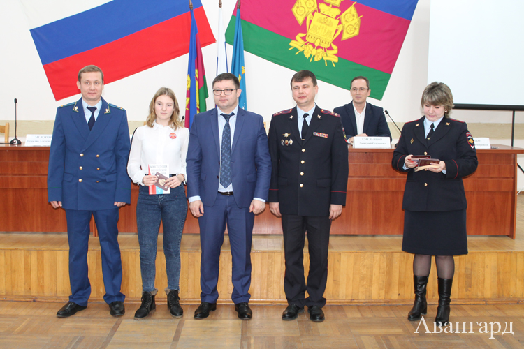 Вручение паспортов ко Дню Конституции – 2019 Вручение паспортов ко Дню Конституции – 2019