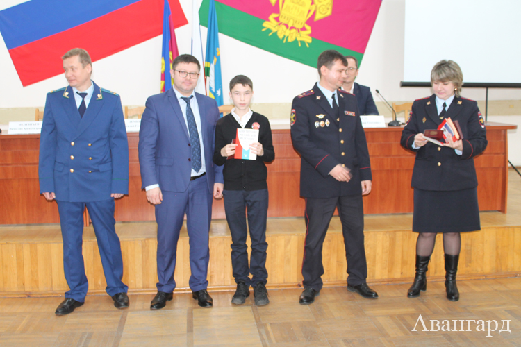 Вручение паспортов ко Дню Конституции – 2019 Вручение паспортов ко Дню Конституции – 2019