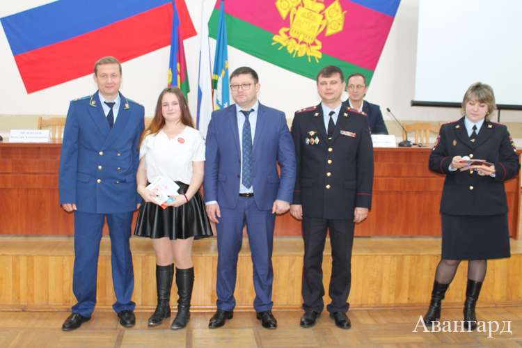 Вручение паспортов ко Дню Конституции – 2019 Вручение паспортов ко Дню Конституции – 2019