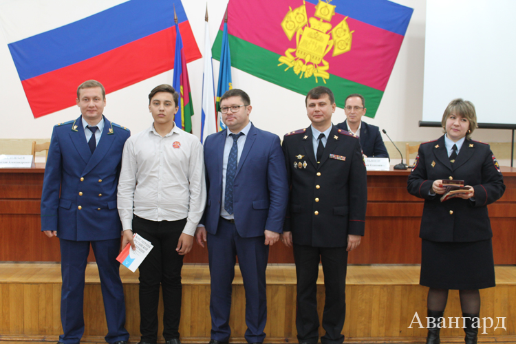 Вручение паспортов ко Дню Конституции – 2019 Вручение паспортов ко Дню Конституции – 2019