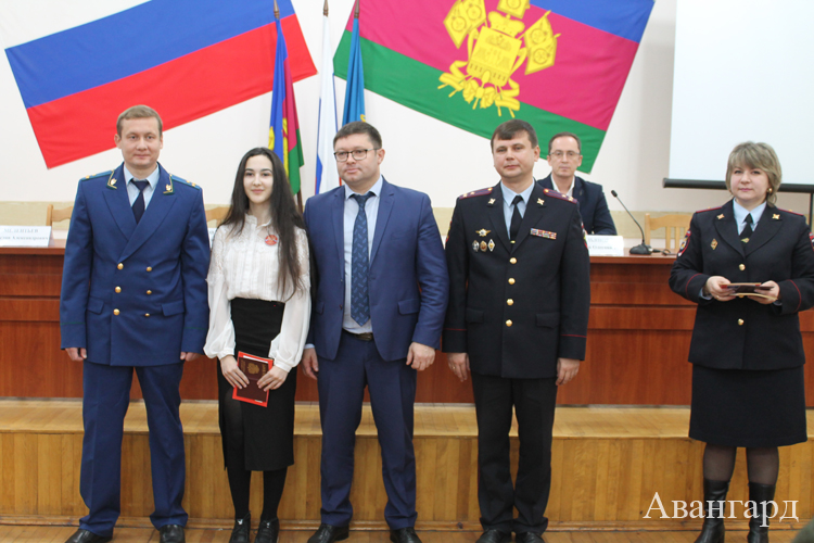 Вручение паспортов ко Дню Конституции – 2019 Вручение паспортов ко Дню Конституции – 2019