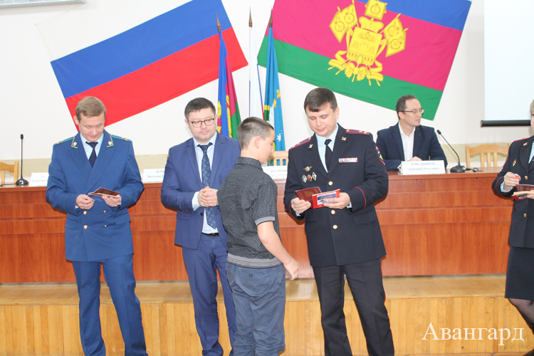 Вручение паспортов ко Дню Конституции – 2019 Вручение паспортов ко Дню Конституции – 2019