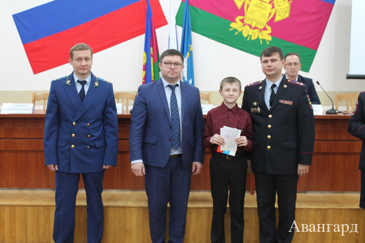 Вручение паспортов ко Дню Конституции – 2019 Вручение паспортов ко Дню Конституции – 2019