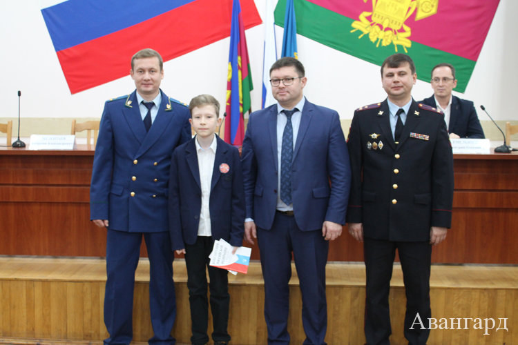 Вручение паспортов ко Дню Конституции – 2019 Вручение паспортов ко Дню Конституции – 2019