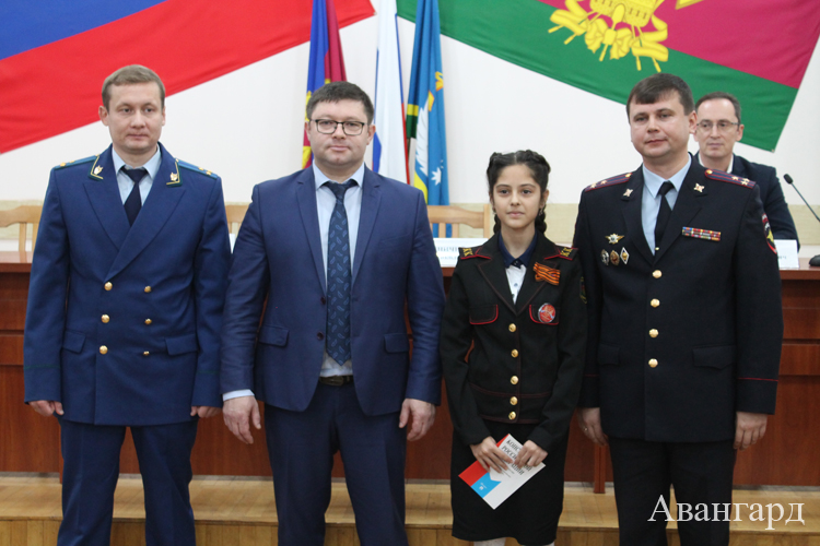 Вручение паспортов ко Дню Конституции – 2019 Вручение паспортов ко Дню Конституции – 2019