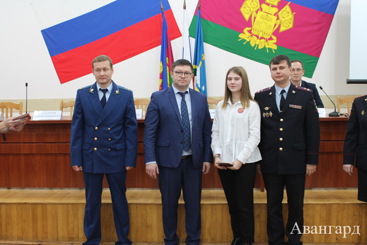 Вручение паспортов ко Дню Конституции – 2019 Вручение паспортов ко Дню Конституции – 2019