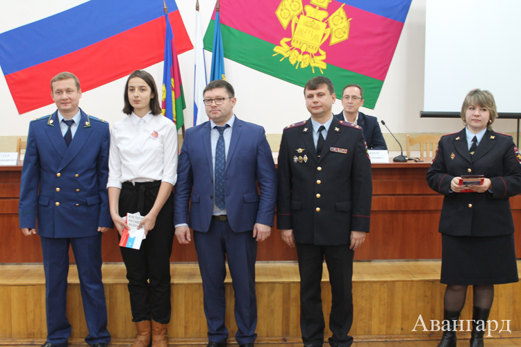 Вручение паспортов ко Дню Конституции – 2019 Вручение паспортов ко Дню Конституции – 2019