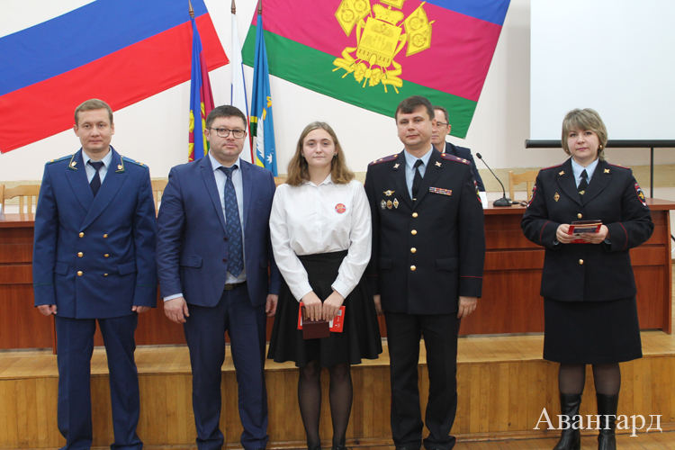 Вручение паспортов ко Дню Конституции – 2019 Вручение паспортов ко Дню Конституции – 2019