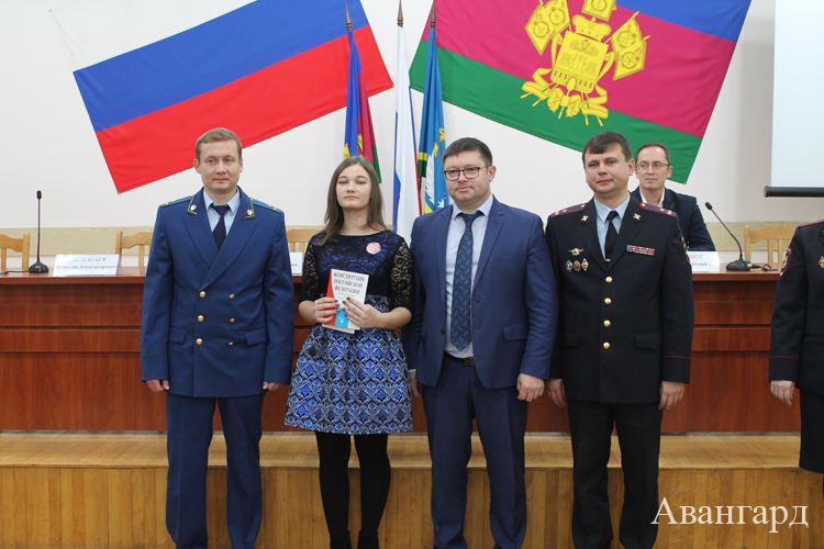 Вручение паспортов ко Дню Конституции – 2019 Вручение паспортов ко Дню Конституции – 2019