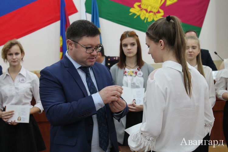 Вручение паспортов ко Дню Конституции – 2019 Вручение паспортов ко Дню Конституции – 2019