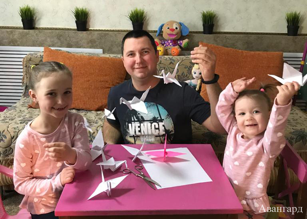 Семья Бондаренко одной из первых сделала своих журавлей. | Белый журавль Победы