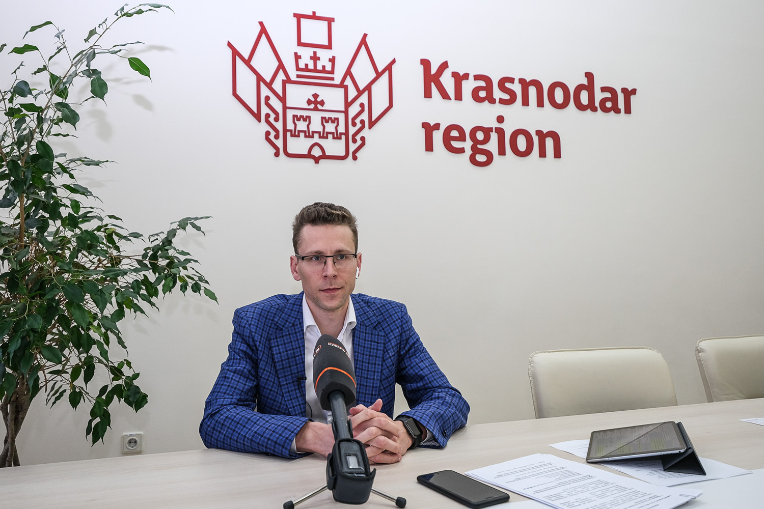 Как отметил Виталий Воронов, антикризисные займы из регионального бюджета под 1% годовых бизнес берет ежедневно. | Наладить дела