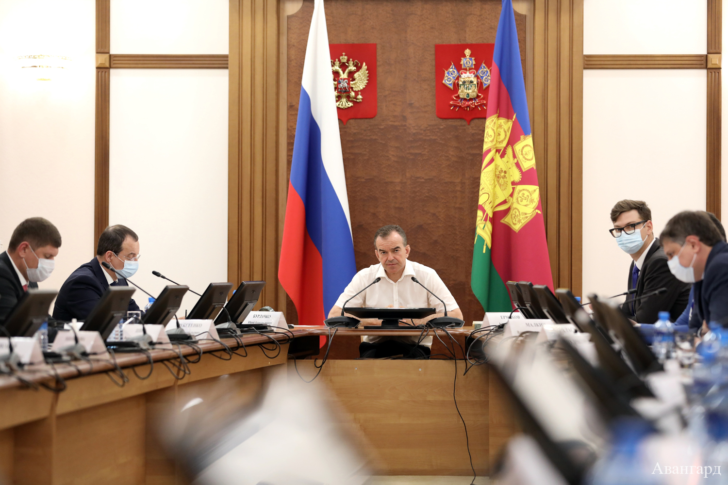 Губернатор Краснодарского края Вениамин Кондратьев регулярно проводит совещания по реализации в регионе национальных проектов. | Кубань досрочно реализует дорожный нацпроект
