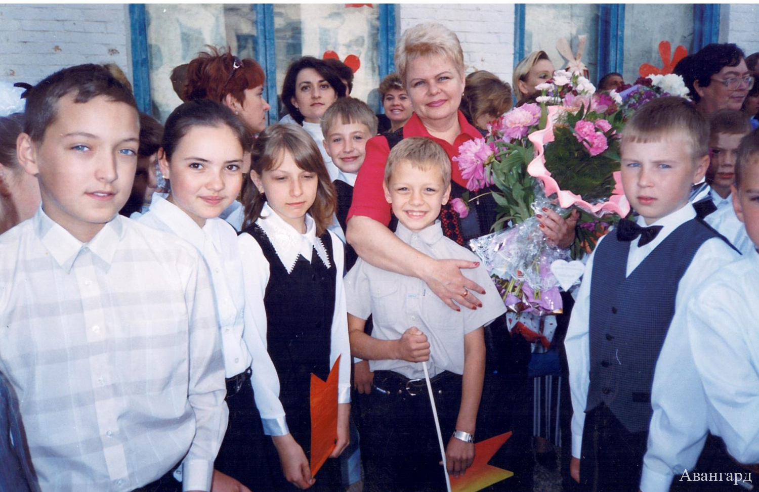Галина Ильинична Волощук и ее класс, 2003 год. | Стать учителем еще суметь надо