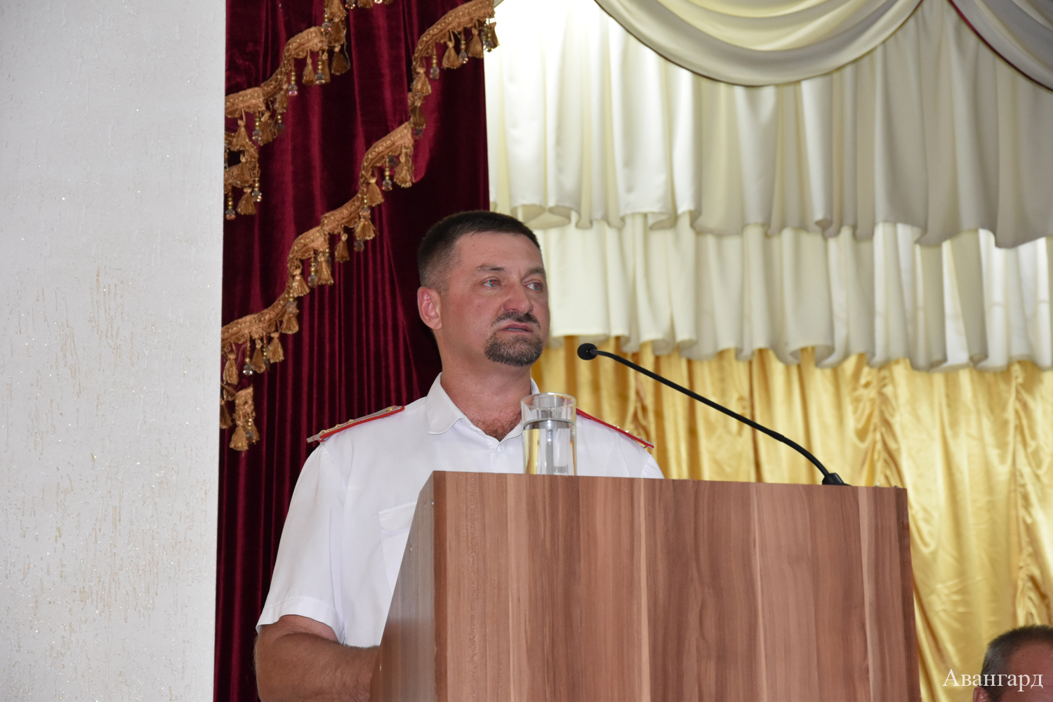 Отчитывается атаман Павел Лях.
