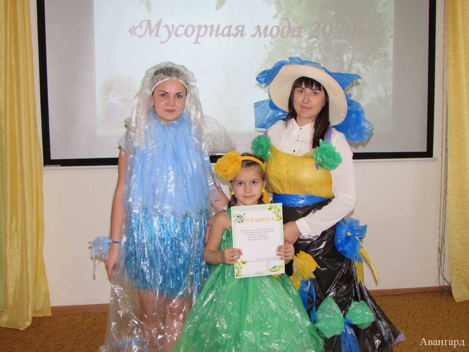 Д.С. Кряжимская, А.А. Хвостикова и Настя Ломсадзе. | Модный фестиваль
