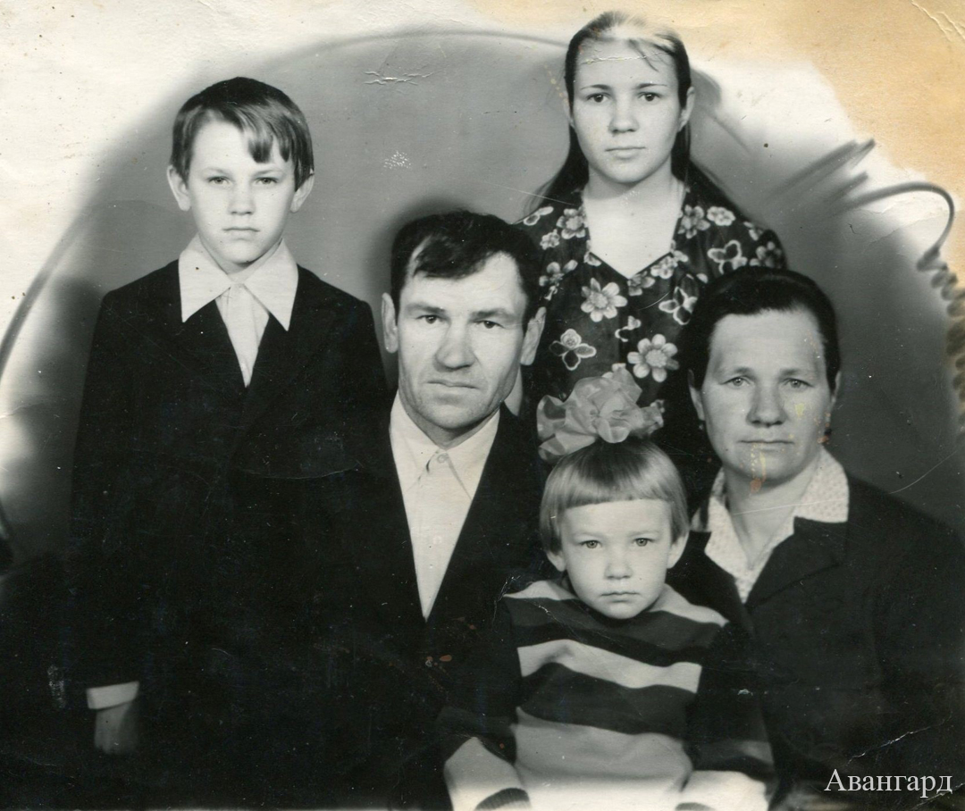 80-ые годы: семья Требушних. | Надо было много работать, чтобы выжить