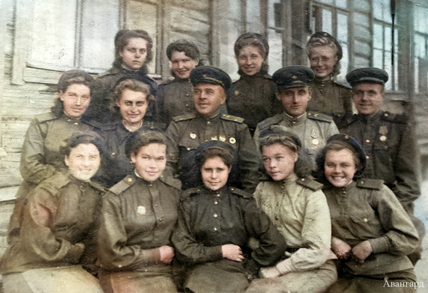 Макеева Мария Яковлевна (второй ряд, первая слева). Фото 1943 года. | «Спасибо деду за Победу, а бабушке – за помощь деду!»