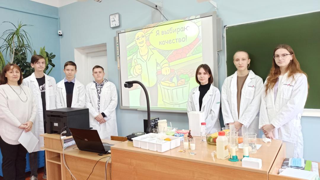Преподаватель Е.В. Сопко, ученики: Стас Выскребенцев, Артем Крамаренко, Вячеслав Майстровский, Виктория Коновалова, Светлана Косач, Вероника Сопко.