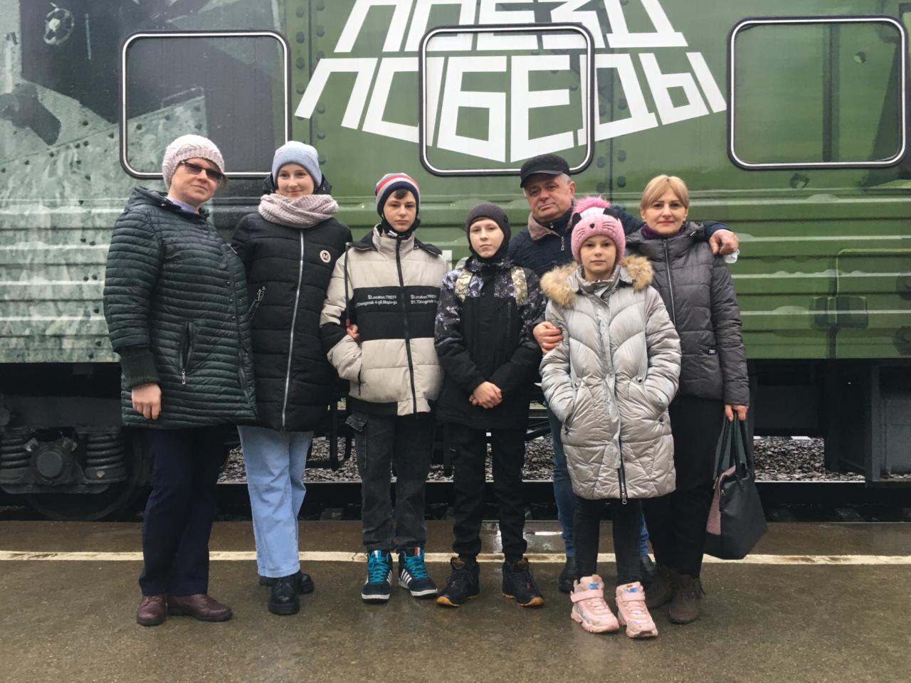 | «Словно ты один из тех, кто едет на фронт»