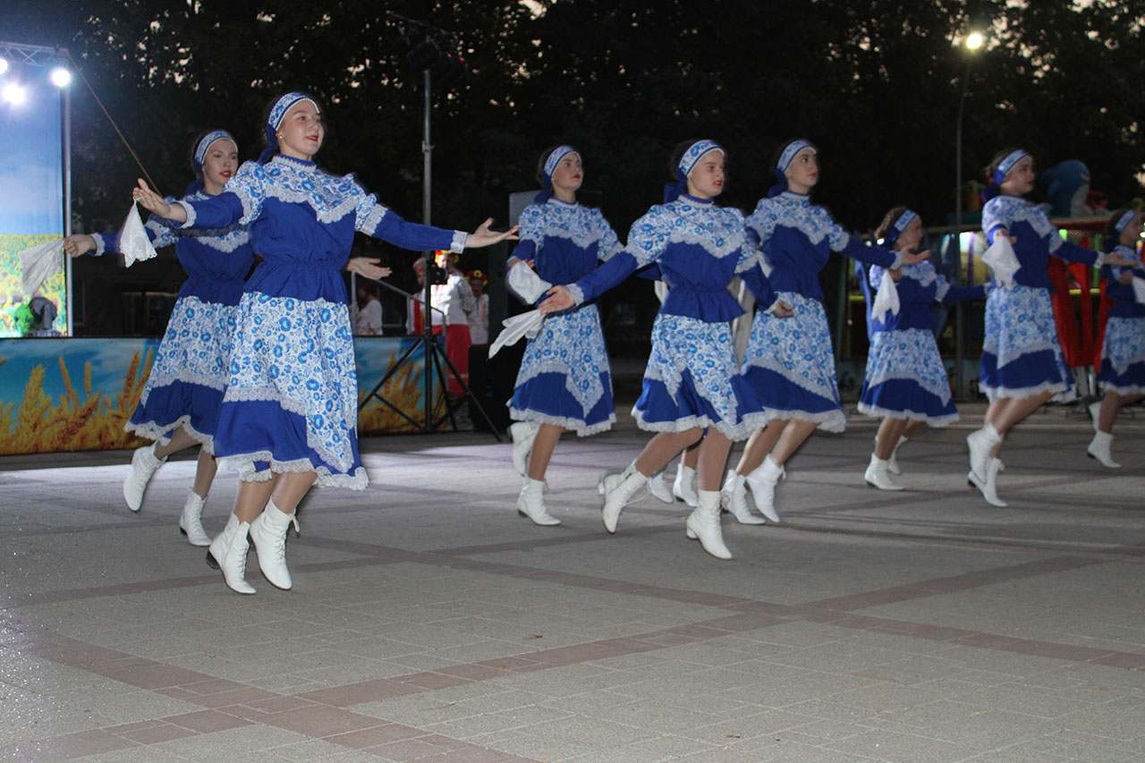 Выступает Росинка Выступает Росинка