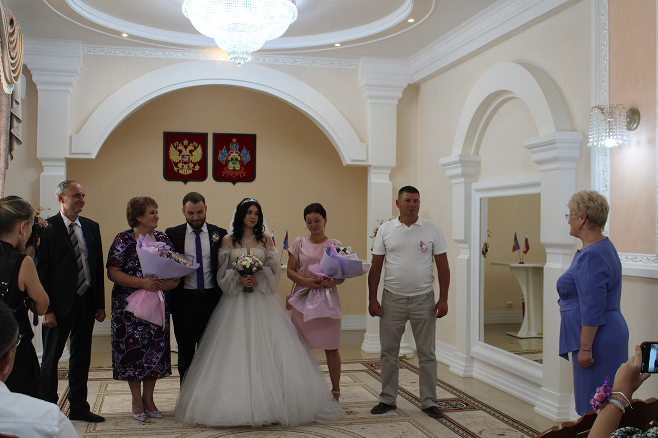 День района в ЗАГСе поздравление семей Петренко и Михайловых День района в ЗАГСе поздравление семей Петренко и Михайловых