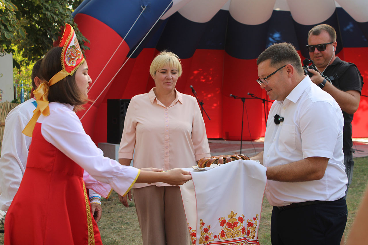 Новопашковцы встречают гостей Новопашковцы встречают гостей