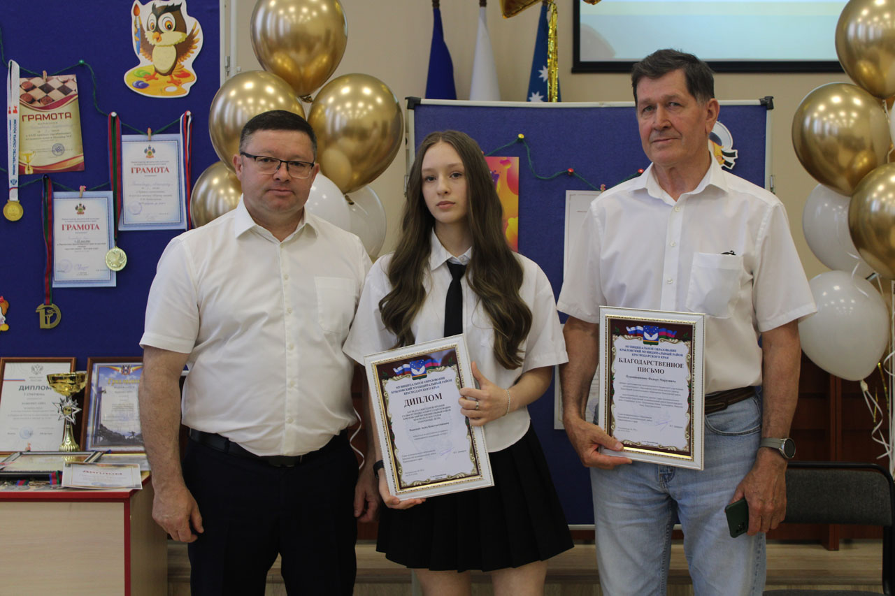 Виталий Демиров, Анна Ващенко и Федор Пудовинников Виталий Демиров, Анна Ващенко и Федор Пудовинников