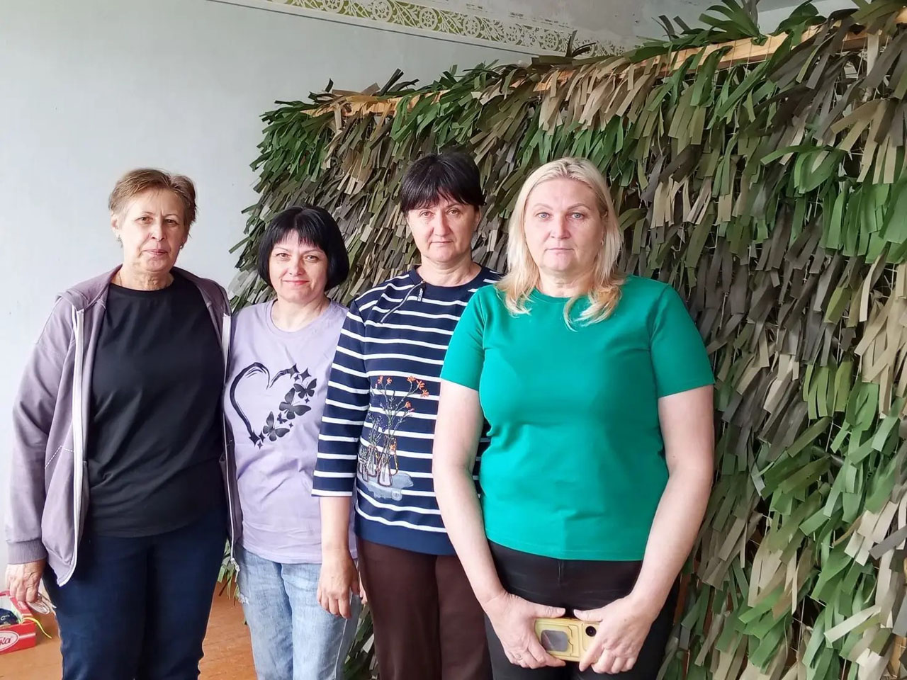 Лариса Мазирка, Наталья Соболь, Татьяна Назаренко, Светлана Назаренко — члены группы «Сети Победы». | Сплели более 400 сетей