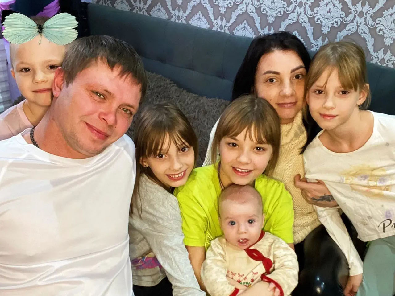 Владимир и Кристина Романовские с дочерьми: Кирой, Элей, Ритой, Ариной и сыном Германом / фото из семейного архива. | Четыре дочки и сыночек