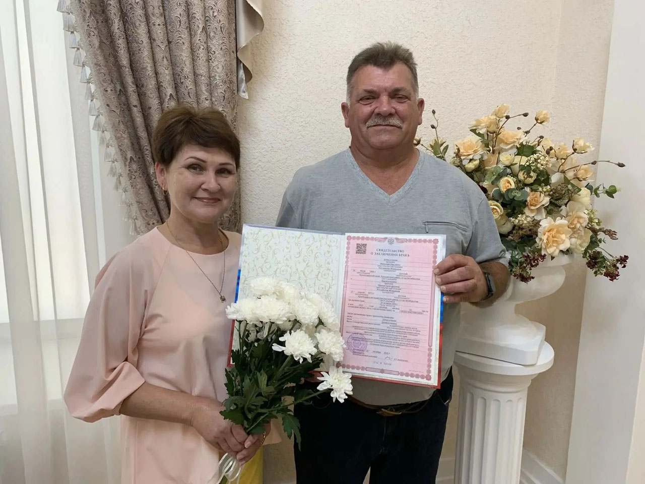 Ирина и Николай Данилочкины в отделе ЗАГС в день бракосочетания. | Будь с тем, кто важен и дорог
